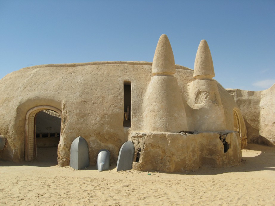The home of Corran Sol del Sartan - in front of the mechanic shop